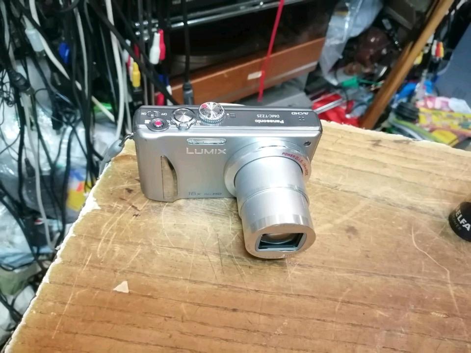 PANASONIC LUMIX DMC-TZ25, Digital-Kamera mit Zubehör!!