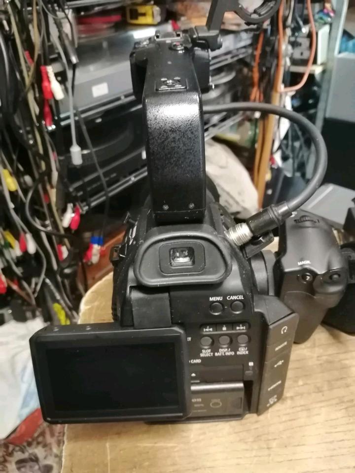 CANON EOS C100, Digital-Kamera mit SIGMA Objektiv, guter Zustand