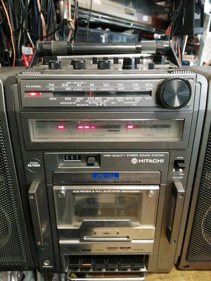 HITACHI TRK-914OE, Radio-Cassetten-Recorder, etwas DEFEKT!!!