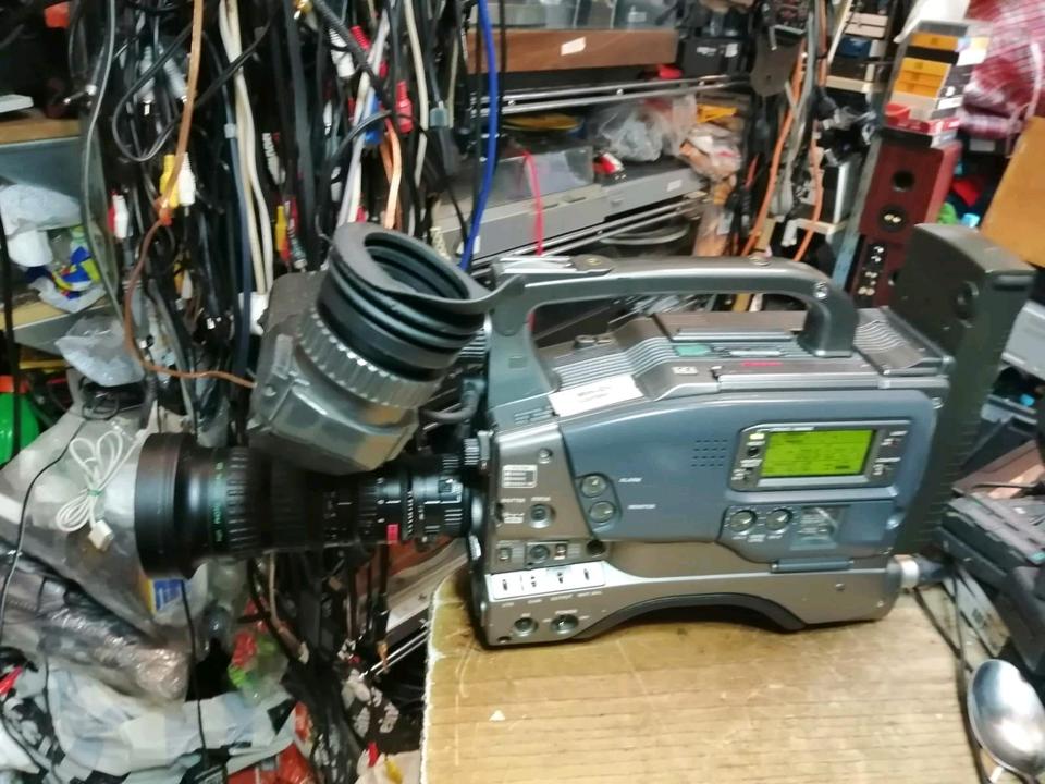 JVC GY-DV500, MiniDV-Videocamera mit einem Adapter!!