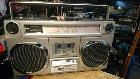 PLANET SSR-4083, 4-Band Stereo Radio, guter Zustand!!