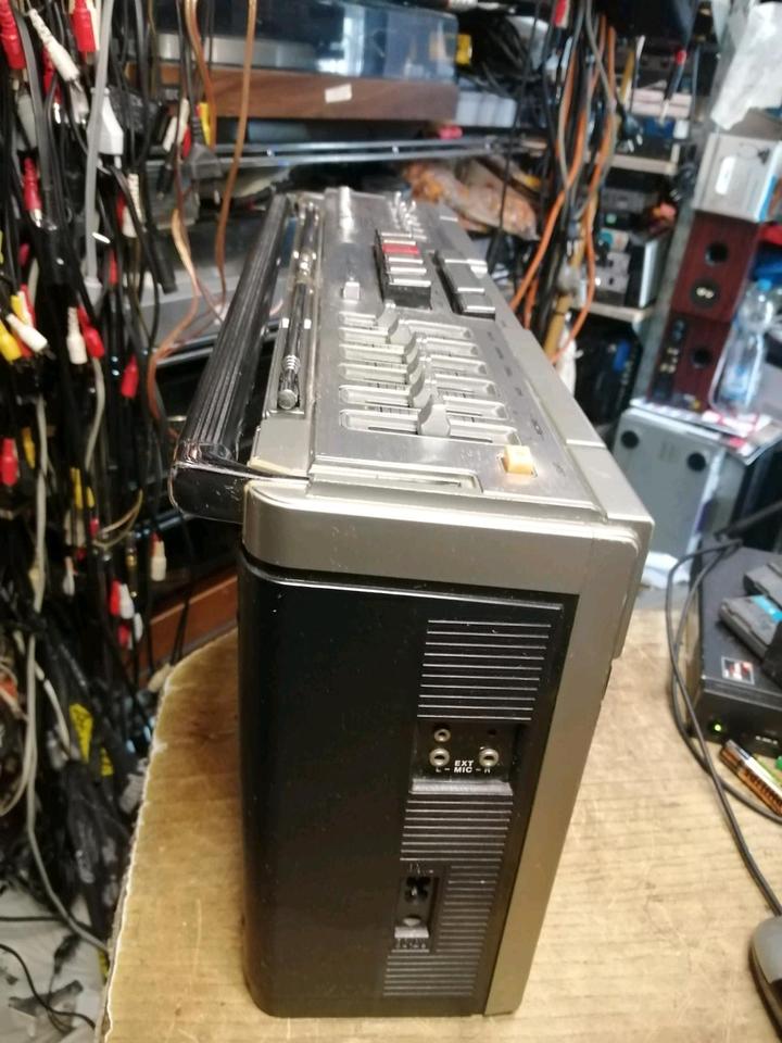SHARP GF-9090H, Radio-Cassetten-Recorder, etwas DEFEKT!!!