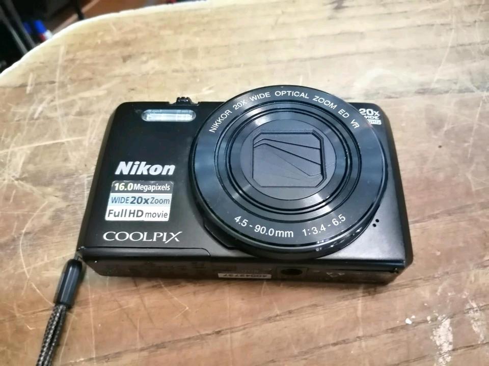 NIKON COOLPIX S7000, Digital-Kamera mit Zubehör!
