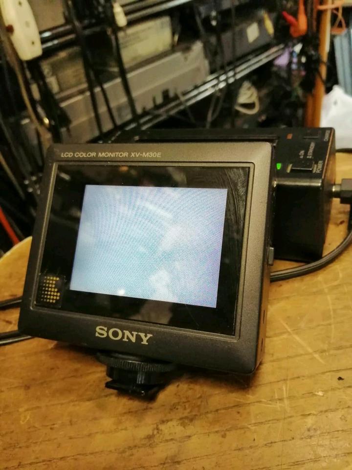 SONY XV-M30E, LCD COLOR MONITOR mit Zubehör!!!