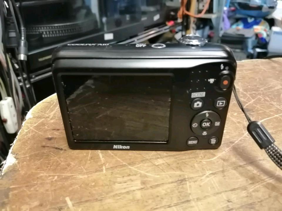 NIKON COOLPIX A10, Digital-Kamera OHNE Speicherkarte!