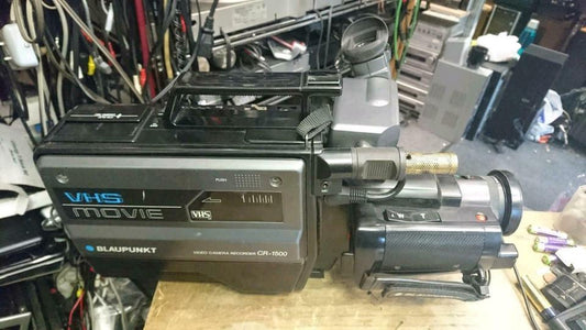 BLAUPUNKT CR-1500, VHS-Videocamera mit Ladegerät (ohne Akku)