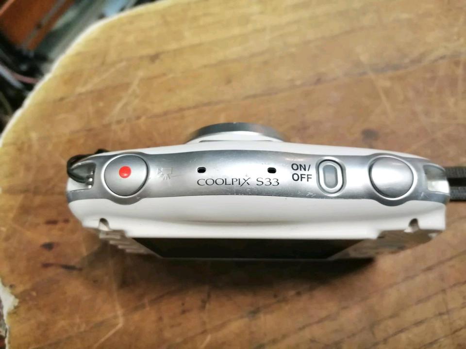 NIKON COOLPIX S33, Digital-Kamera mit Zubehör!!!