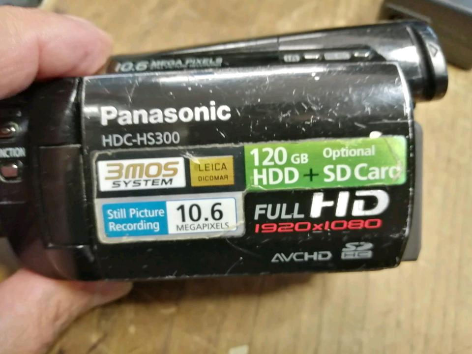 PANASONIC HDC-HS300, Videocamera OHNE Speicherkarte!!!