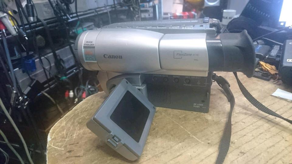 CANON V65 Hier, Videocamera Hi8 und Video 8, mit Zubehör!!