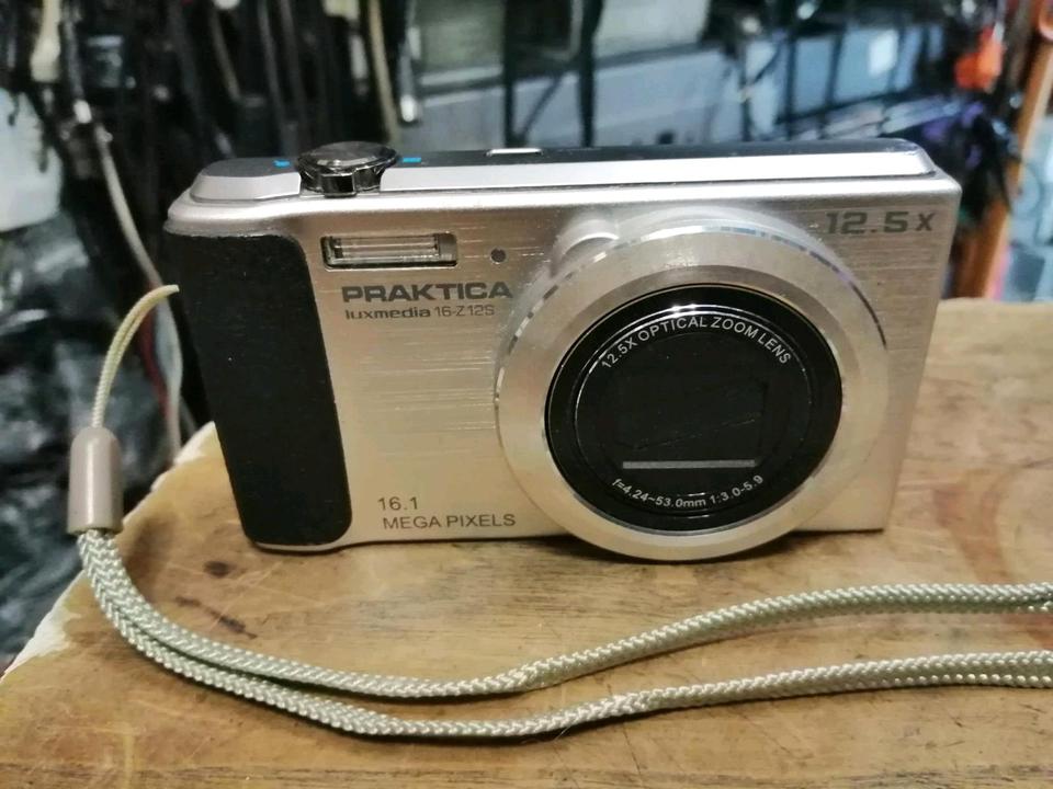 PRAKTICA LUXMEDIA 16-Z12S, Digital-Kamera mit Zubehör!!!