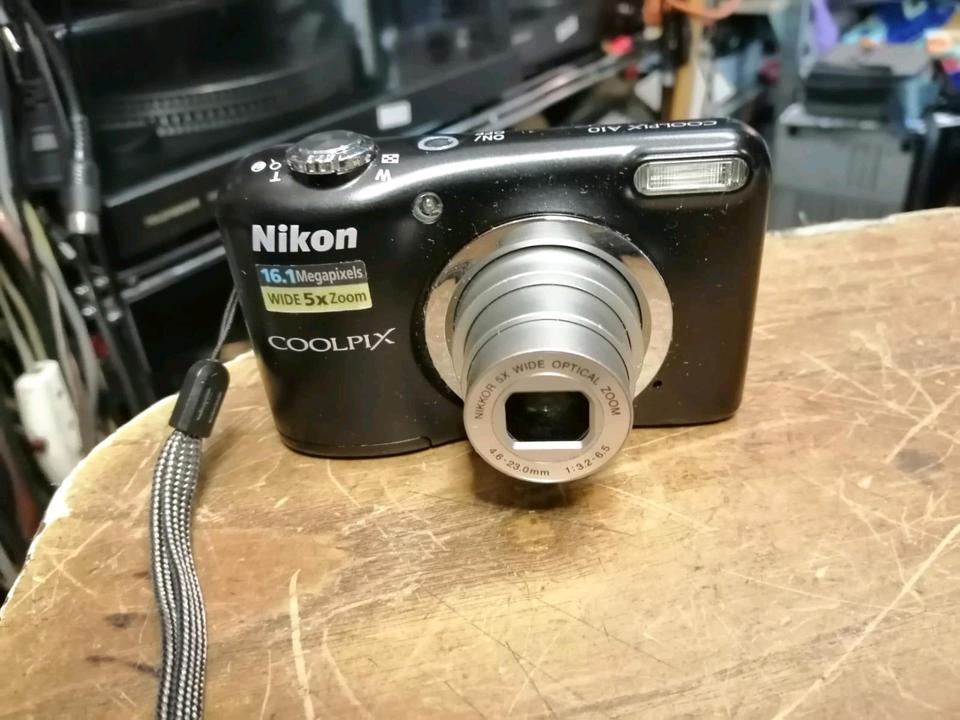 NIKON COOLPIX A10, Digital-Kamera OHNE Speicherkarte!