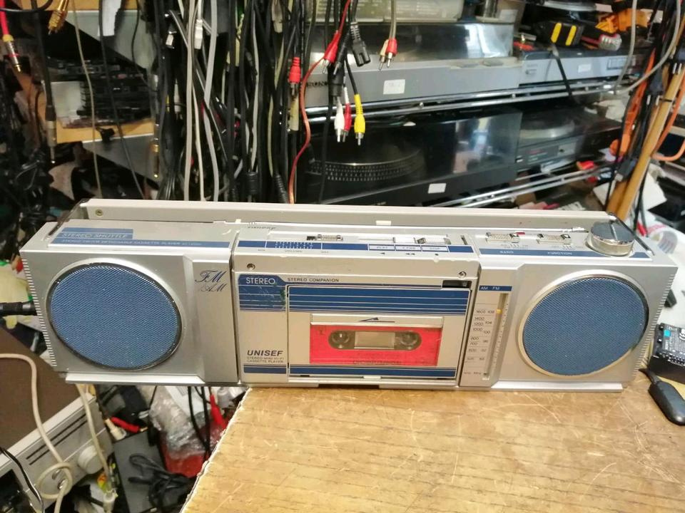 UNISEF AF-2000 Stereo Mini Radio-Cassetten-Recorder!!!