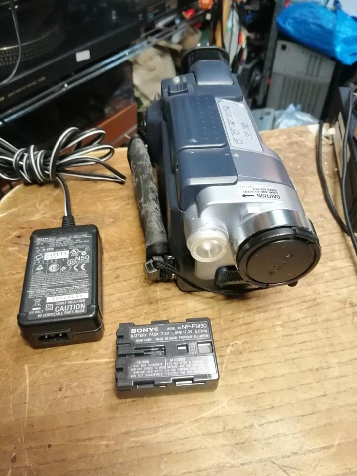 SONY DCR-TRV 145E Digital 8, Videocamera mit Zubehör!!
