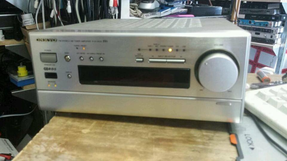 ONKYO R-811RDS; FM/AM Tuner Amplifier