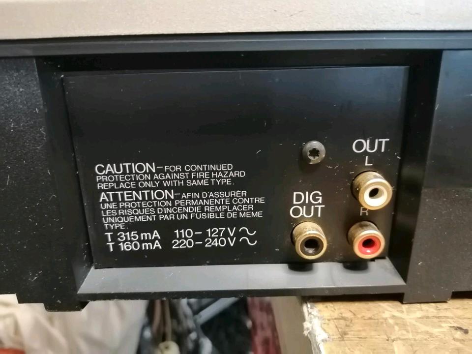 MARANTZ CD-65DX, CD-Player OHNE Fernbedienung, etwas DEFEKT!!