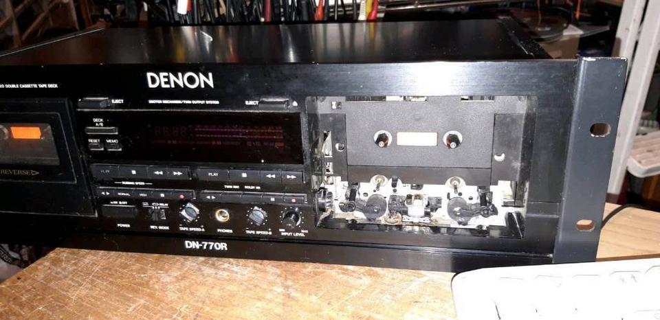 DENON DN-770R, Doppelcassetten-Deck, rechte Cassettenklappe fehlt