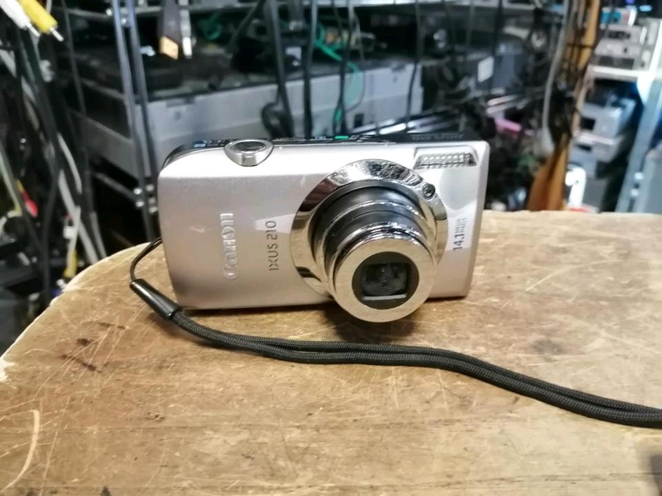 CANON IXUS 210, Digital-Kamera mit Zubehör!! guter Zustand!!