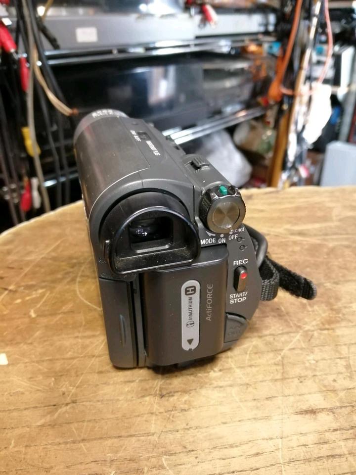 SONY DCR-HC45, MiniDV-Videocamera + SONY Station für Cameras!!