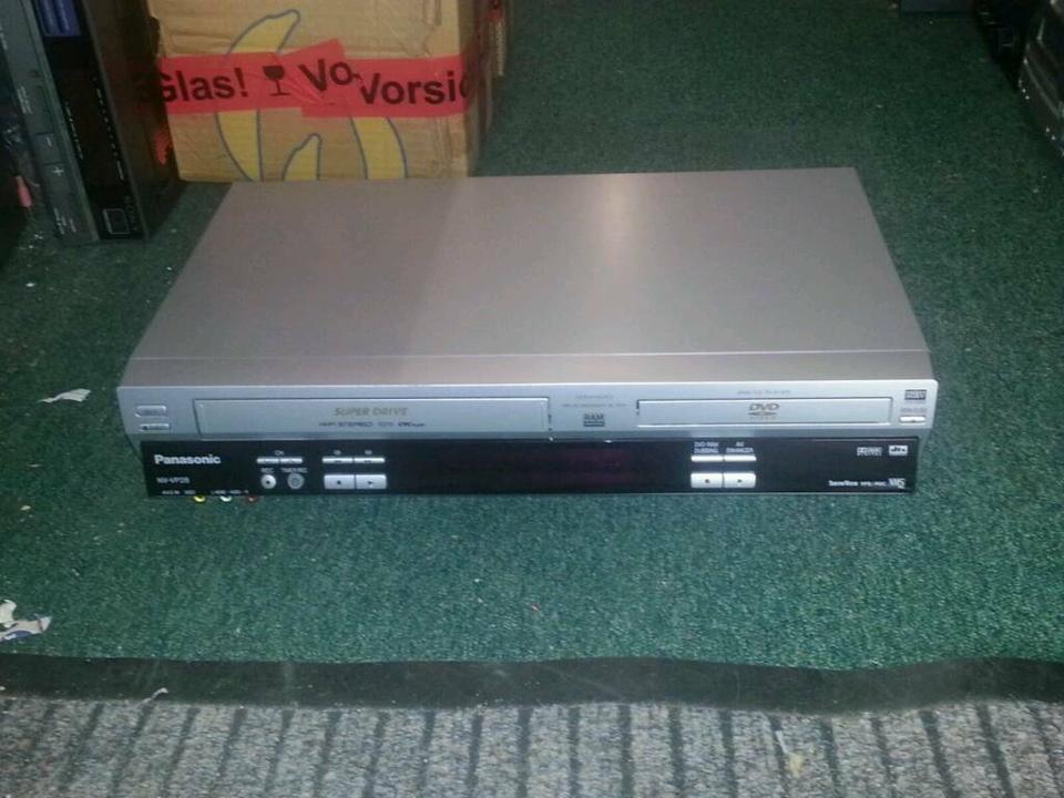 PANASONIC NV-VP28; DVD-Player/Videocassetten-Recorder,toll