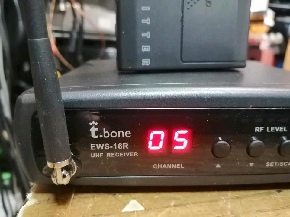 T. BONE UHF Receiver DS16R + EWS-16PT Sender, OHNE Mikrofon!!!