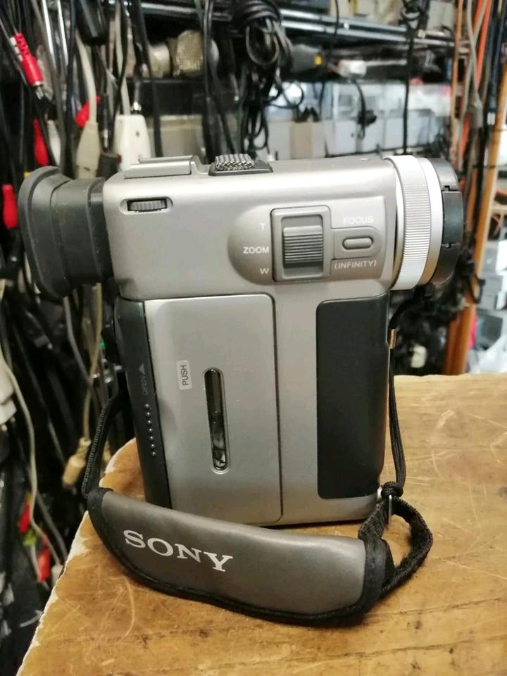 SONY DCR-PC7E, MiniDV-Videocamera mit Zubehör!!