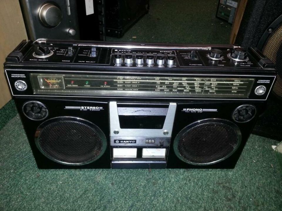 SANYO Modell: M4500 KE, Radio-Cassettenrecorder, etwas DEFEKT!!