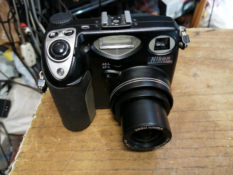 NIKON COOLPIX 5000, Digital-Kamera mit Zubehör!!