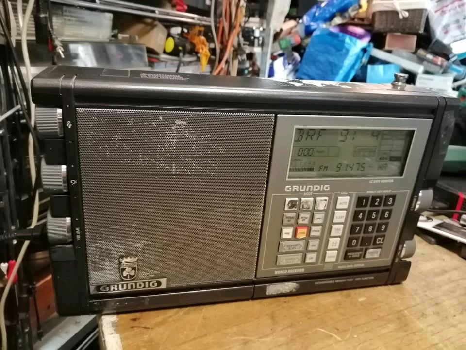 GRUNDIG Satellit 700, Radio, Display leuchtet NICHT!