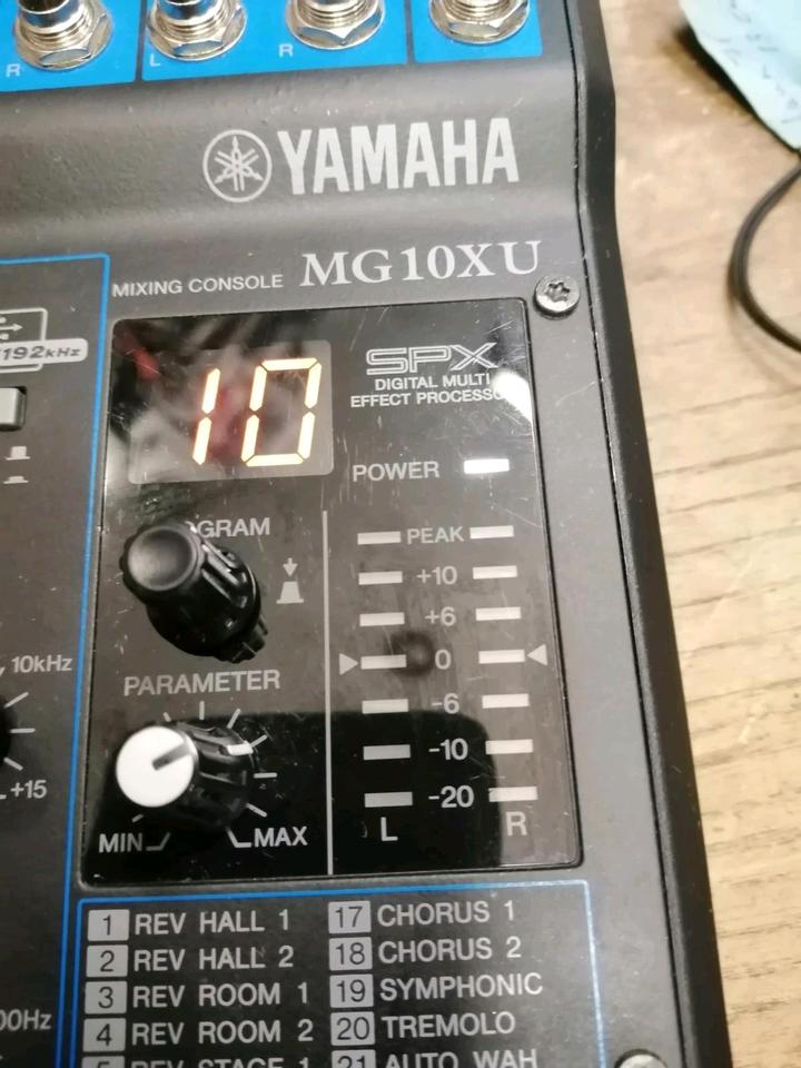 YAMAHA MG10XU, Mixer mit Original-Adapter!!!