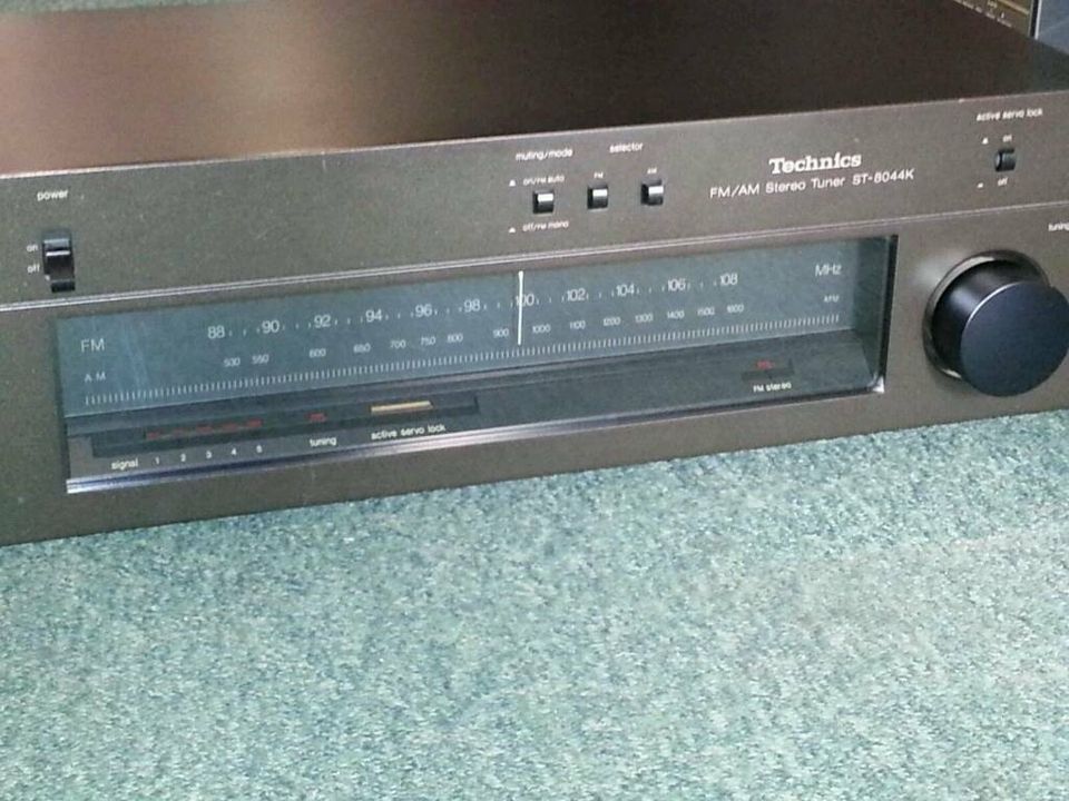 TECHNICS ST-8044K; FM/AM Tuner,sehr guter Zustand!