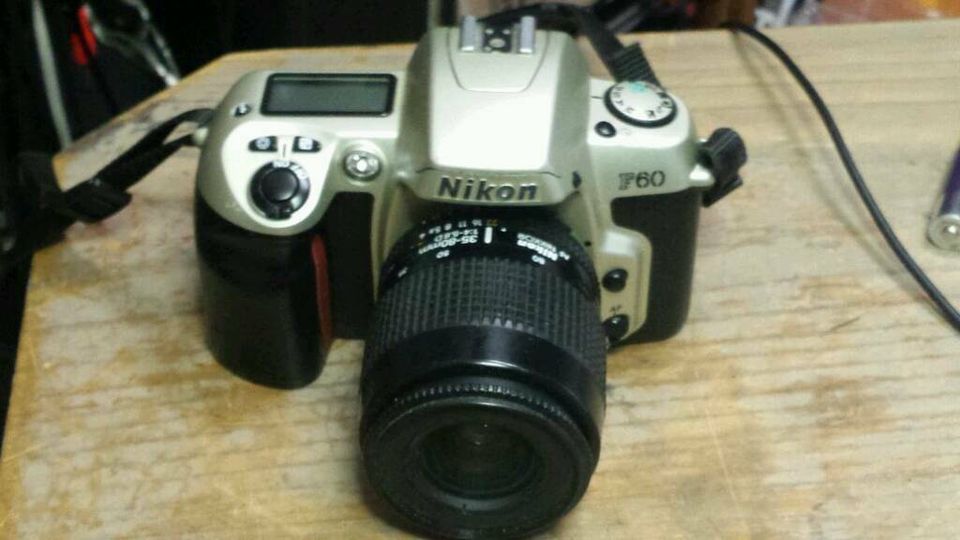 NIKON F60; Analog-Camera und Objektiv NIKON AF NIKKOR