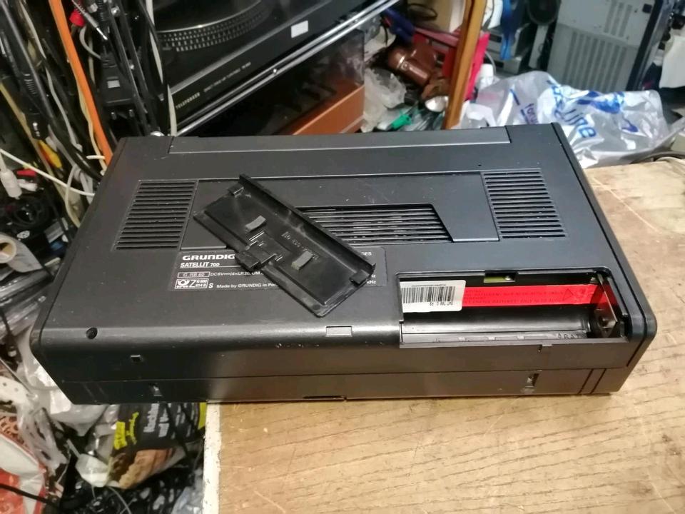 GRUNDIG Satellit 700, Radio, Display leuchtet NICHT!