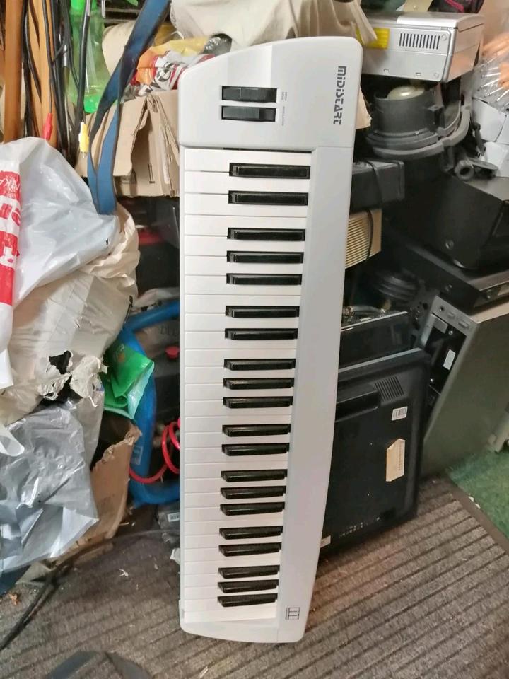 MIDITECH Midi-Keyboard mit Universal-Adapter, guter Zustand!!!