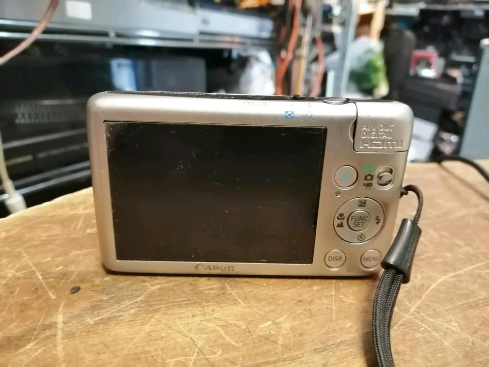 CANON IXUS 130, Digital-Kamera mit Zubehör!! guter Zustand!!!
