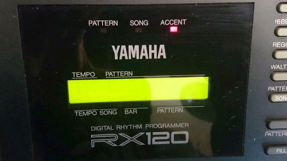 YAMAHA RX120 Digital Rhythm Programmer, mit Universal-Adapter