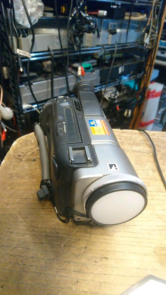 SONY CCD-TR3200E, Videocamera, Hi8 und Video 8, mit Zubehör!!