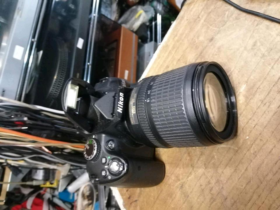NIKON D5000 Digital-Kamera + NIKON NIKKOR Objektiv, guter Zustan!