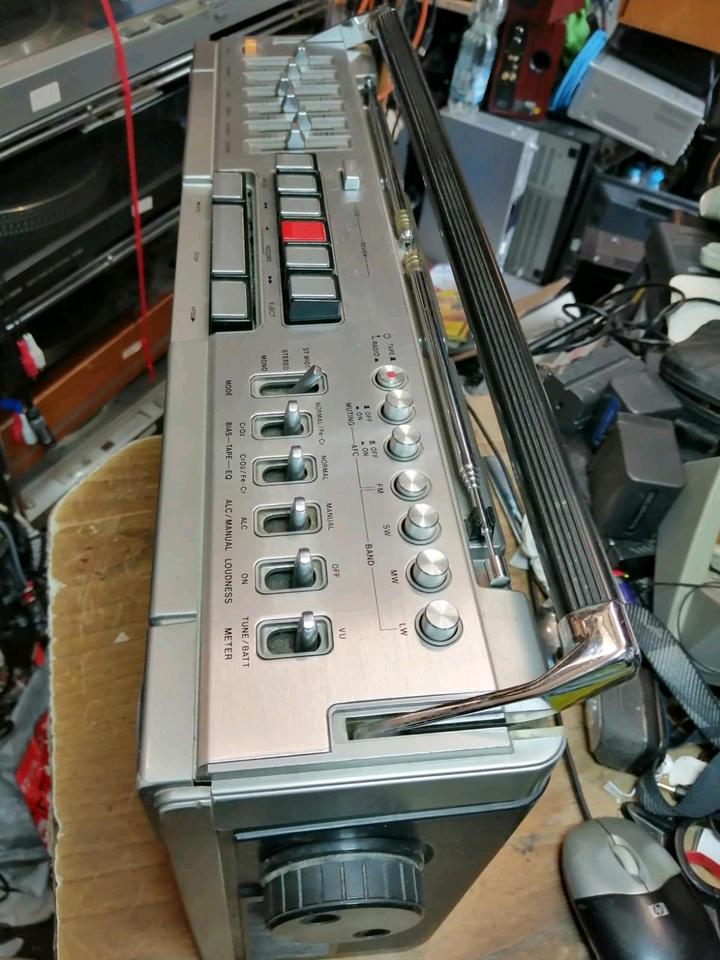 SHARP GF-9090H, Radio-Cassetten-Recorder, guter Zustand!!