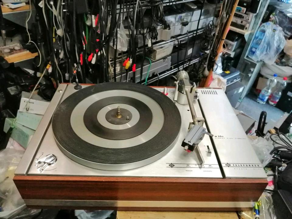 TELEFUNKEN W250 Stereo HiFi Plattenspieler mit Zubehör!!