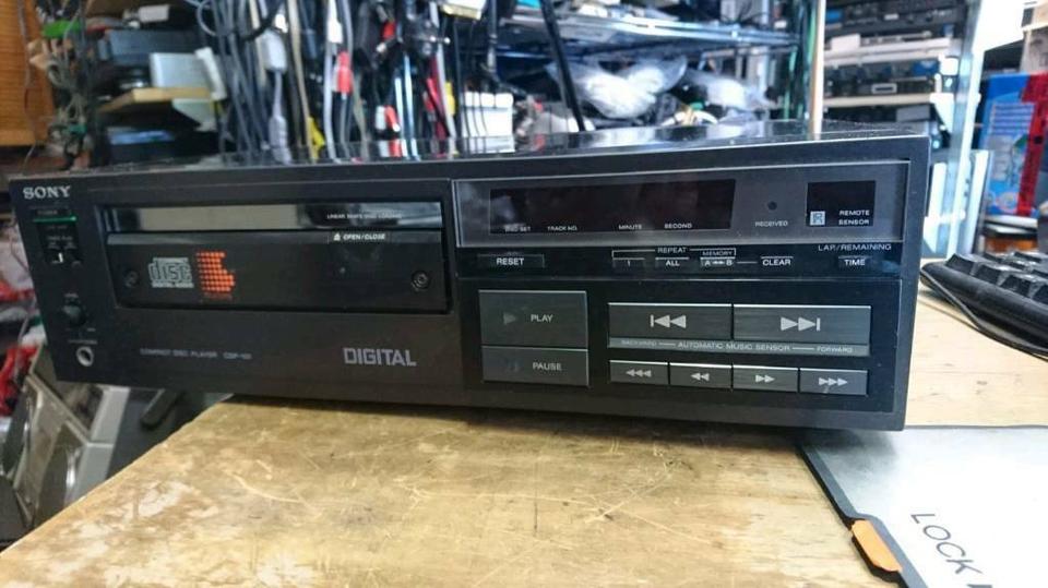 SONY CDP-101, CD-PLAYER mit Fernbedienung, DEFEKT!!