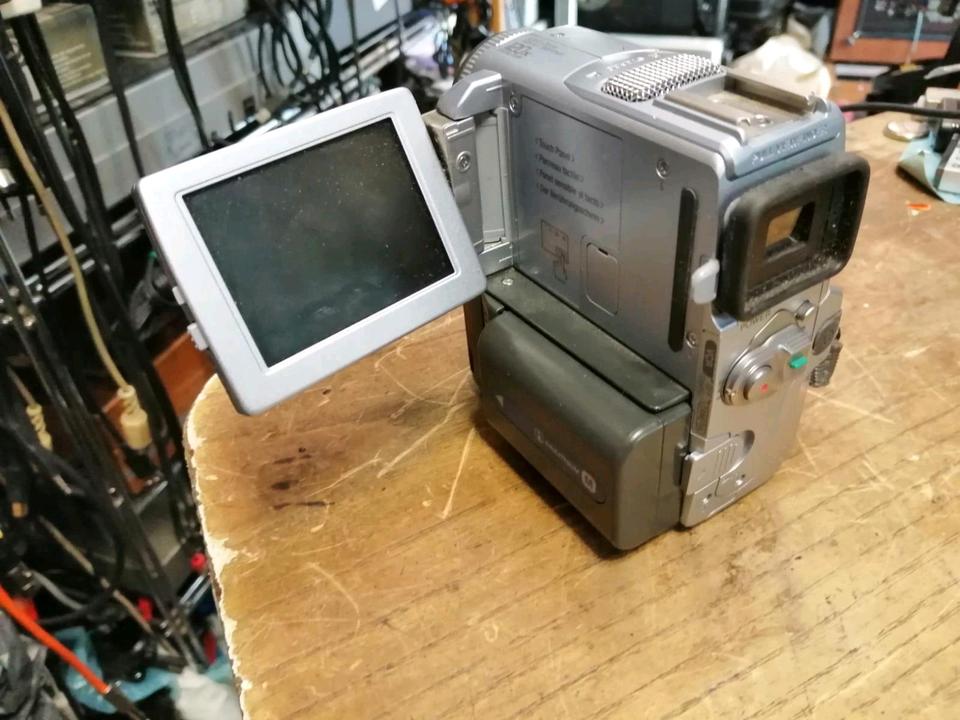 SONY DCR-PC8E, MiniDV-Videocamera mit Zubehör!! Guter Zustand!