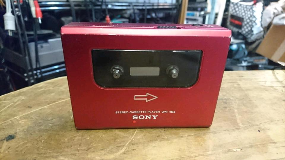 SONY WM-DD II, Walkman, rot-metallic, OHNE Adapter!