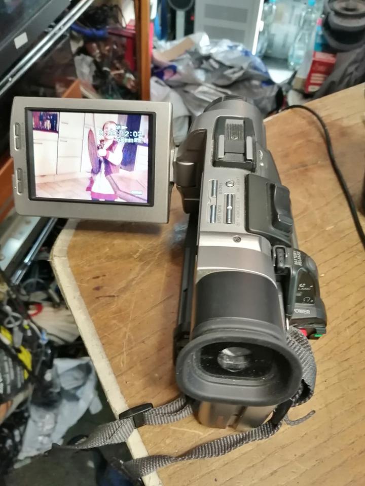 SONY DCR-TRV7E, Digital MiniDV-Videocamera mit Zubehör!!