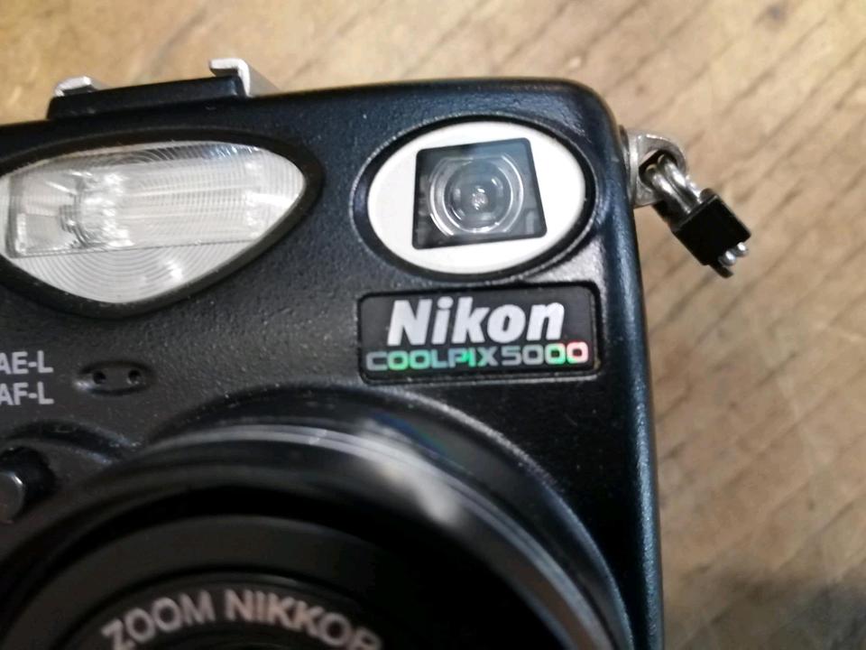 NIKON COOLPIX 5000, Digital-Kamera mit Zubehör!!