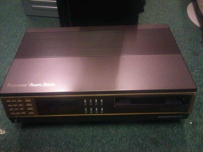 Videorecorder GRUNDIG Video 2000, 2x4, DEFEKT!!