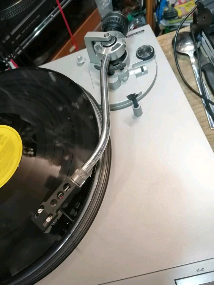 TECHNICS SL-D2 Plattenspieler, mit NEUER Nadel!!