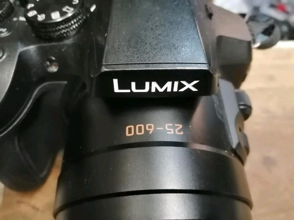 PANASONIC LUMIX DMC-FZ330, Digital-Kamera mit Zubehör!!