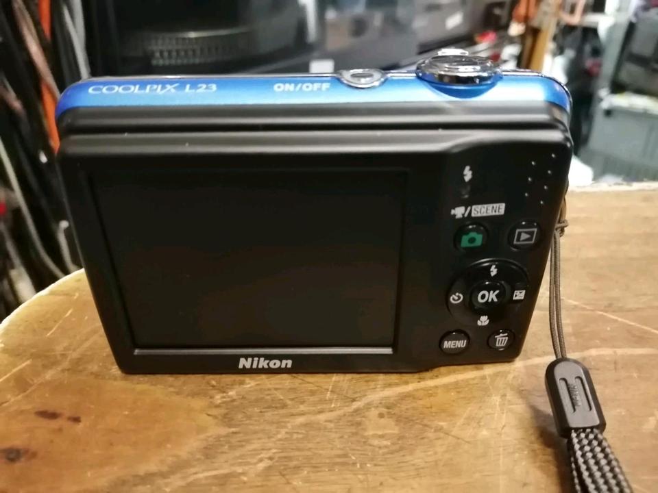 NIKON COOLPIX L23, Digital-Kamera, OHNE Speicherkarte!!