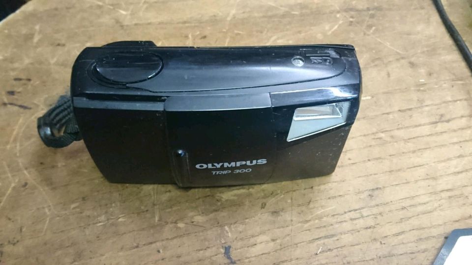 OLYMPUS TRIP 300, Analog-Kamera mit Original-Tasche!