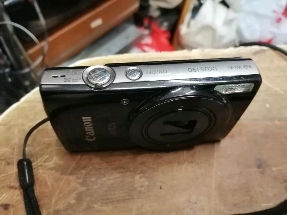 CANON IXUS 190, Digital-Kamera mit Zubehör!!!